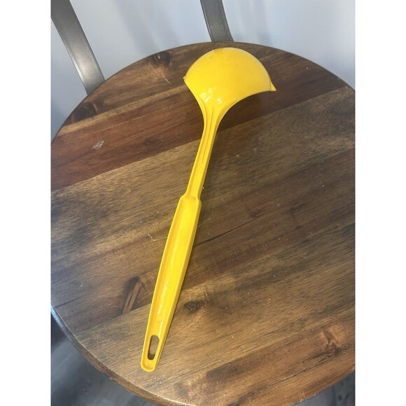 VINTAGE EKCO PLASTIC Solid YELLOW LADLE PRE-OWNED Made In USA Dishwasher Safe - Picture 4 of 6
